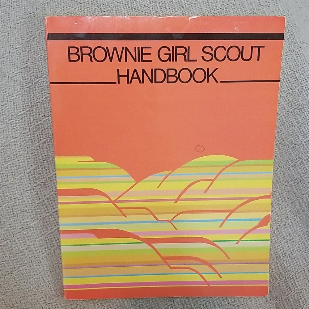 Brownie Girl Scout Handbook from 1986